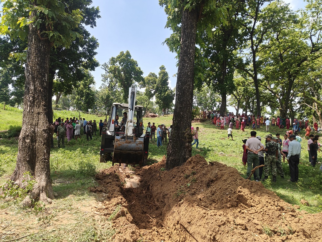 कैलालीमा अतिक्रमित वन क्षेत्र खाली गरी वृक्षरोपण